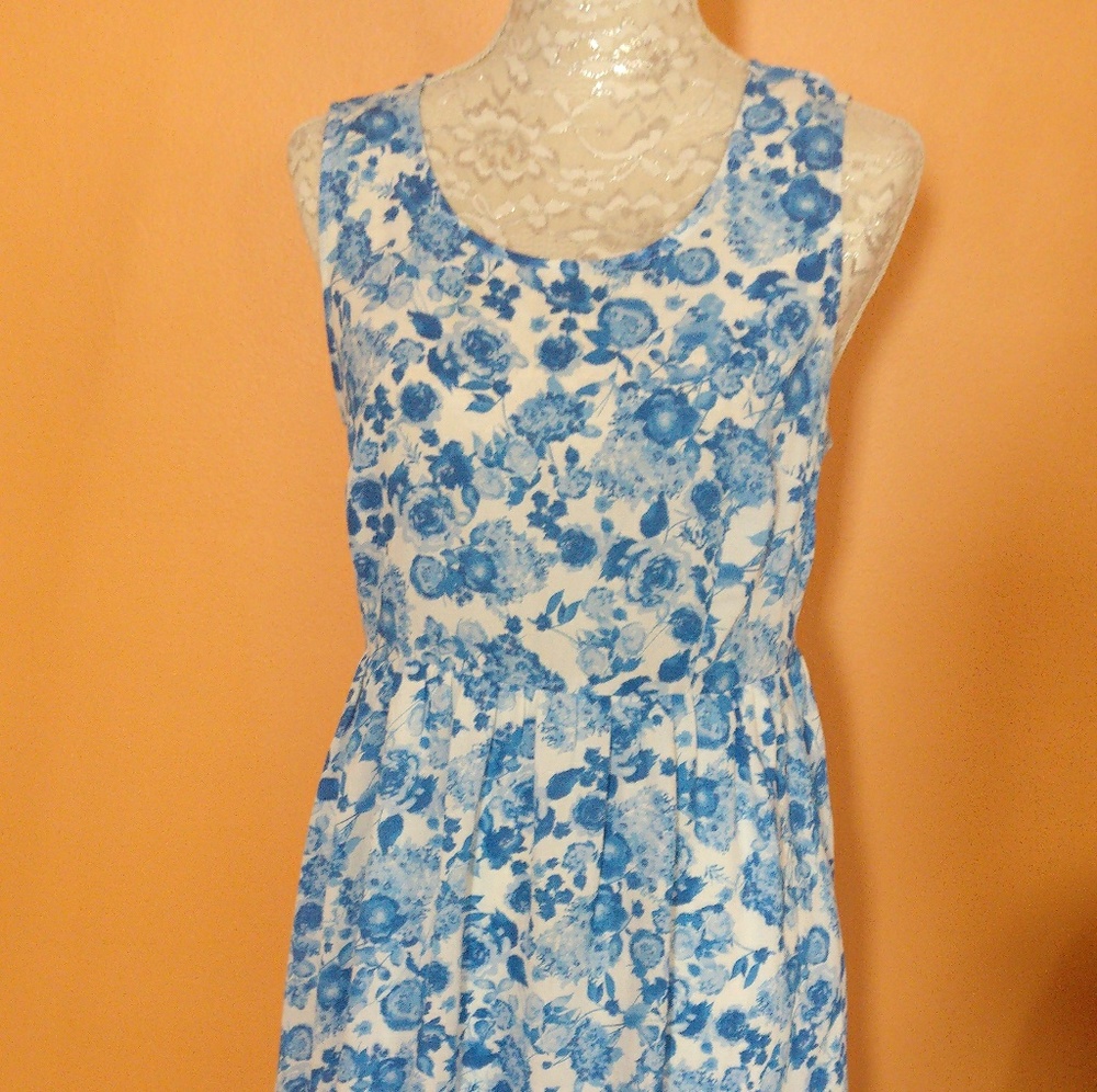 China pattern blue and white floral tea dress L